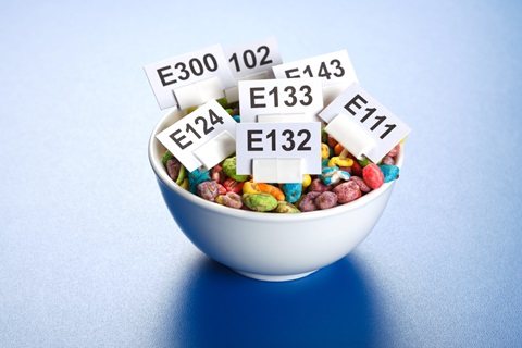Cereal bowl with white text indicators displaying the food additives used